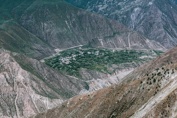 Fototapeta na wymiar Tibetan villages along the Yunnan-Tibet route