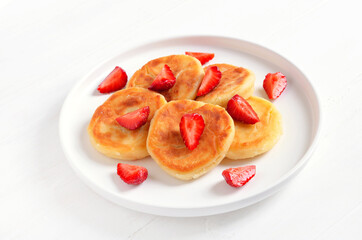 Pancakes with cottage cheese and strawberry slices