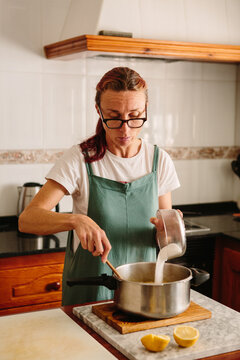 adding sugar to marmalade mixture