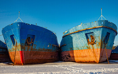 Oil-loading river vessels in a ship repair plant