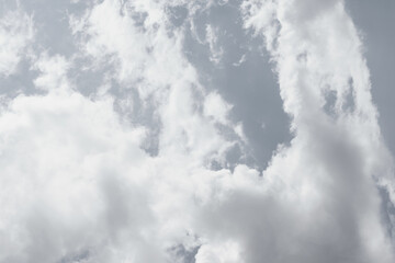 Obraz premium Toned daylight sky with many white clouds in grey colors