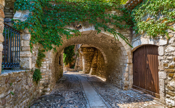 A medieval alley under a stone bridge in an old village in Italy - Powered by Adobe