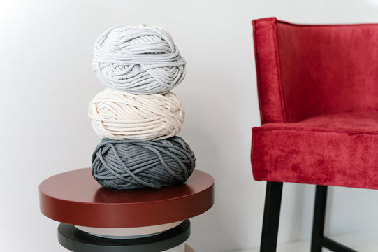 Balls of thread on table in flat