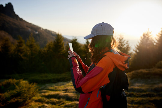 Woman taking selfie.