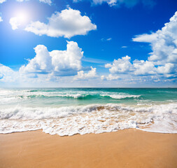 Panele Szklane Podświetlane  sandy beach and beautiful ocean waves