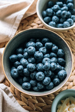 Fresh blueberries in a bowl