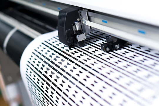 Schneideplotter schneidet Sticker