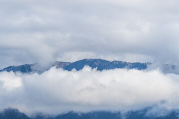 山と雲