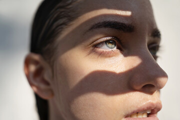 Young woman stand opposite the sun