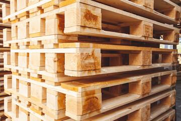 The pallets are located in the middle of the warehouse - 420584773
