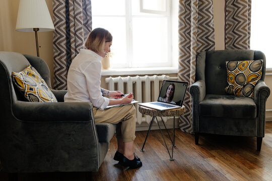 Psychologist speaking with online patient