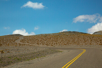 Ruta 40. La ruta recorre el centro de esta provincia en sentido sudoeste a noreste. Recorrido: 275...