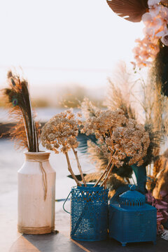 Small details with flowers and feathers