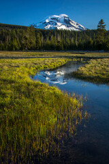 USA, Oregon, Sparks Lake. Mountain and water landscape.