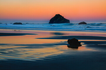 Fototapeta na wymiar USA, Oregon, Bandon. Sunset on Face Rock sea stack.