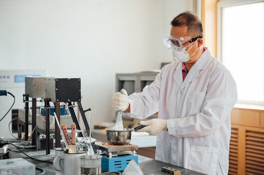Scientist working in the laboratory