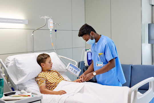Nurse examining a kid