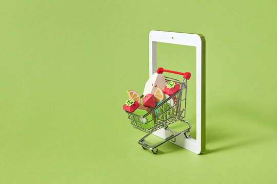 Handmade paper fruits in a trolley as online ordering.