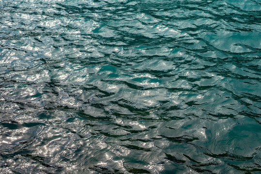 Textura, brillos y color de mar, Santa Cruz, Argentina, 25 de febrero de 2021