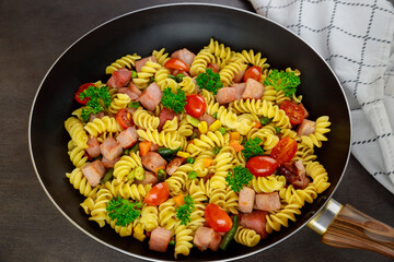 Delicious macaroni with vegetables and cut ham.