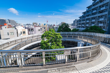 Naklejka premium しおかぜ橋に続く螺旋の自転車道 日本東京