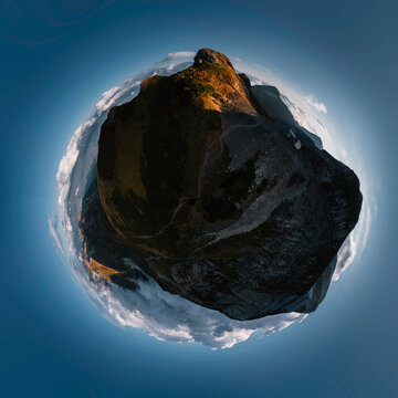 360 panorama of a mountain