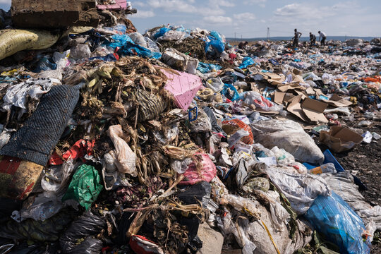 plastic pollution in landfill