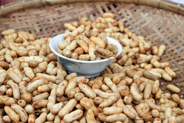 boiled peanut in wood tray