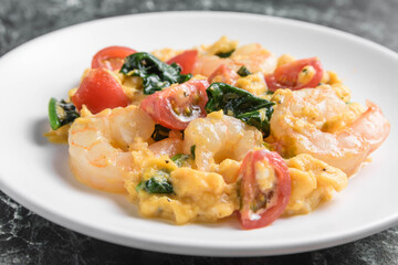 海老とトマトと卵の炒め物