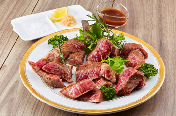 高級牛肉ステーキ　7種類の部位の食べ比べコース