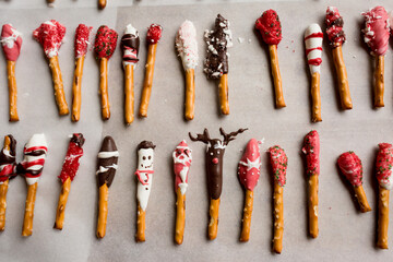 Christmas themed Chocolate covered pretzels