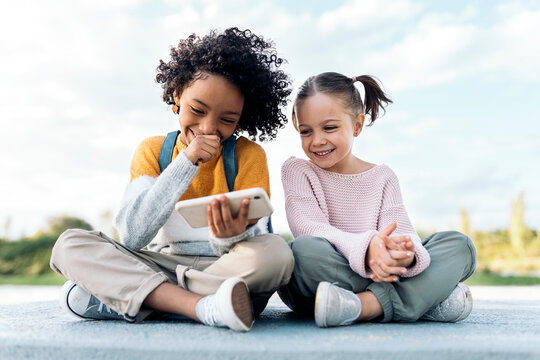 Naklejki Happy Little Girls Using Phone
