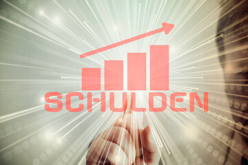 Ein Mann zeigt auf ein Diagramm Schulden