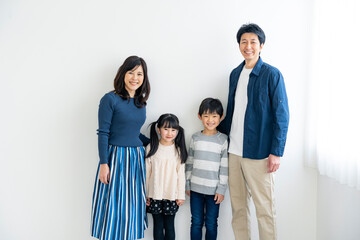 日本人4人家族ポートレート
