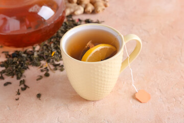 Obraz na płótnie Canvas Cup of aromatic black tea on color background