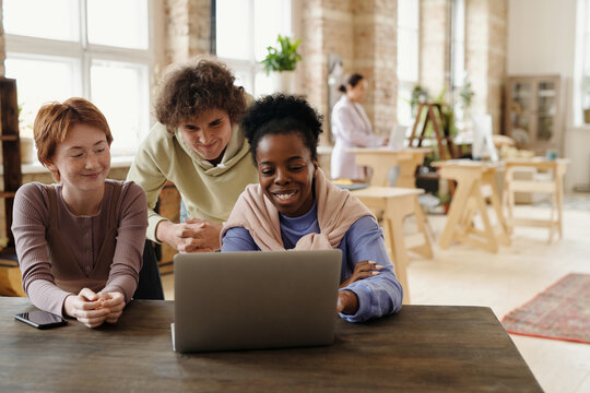 Analyzing online presentation with colleagues