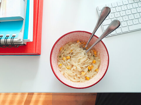 Instant Noodles, the working Lunch