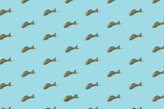 Horizontal pattern from metal figures of goldfish.