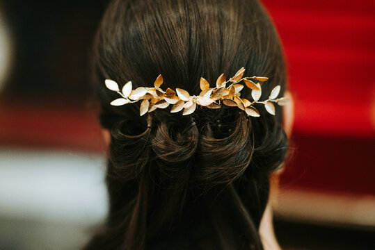 Bride with beautiful golden hair piece