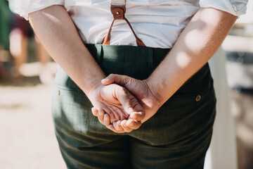 groom holding is hands behind his back during vows