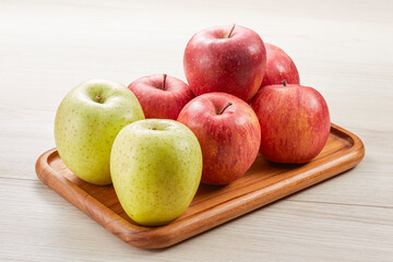 赤リンゴ　青リンゴ