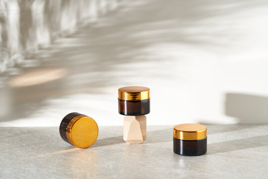 Pot with cosmetic product