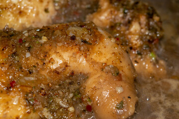 Small pieces of chicken meat are stewed with spices.