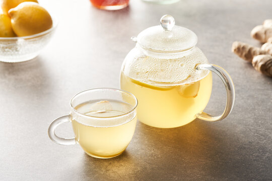 Glass cup and teapot of infusion