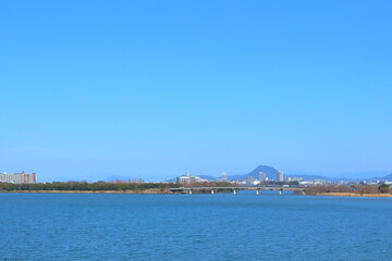 Fototapeta na wymiar 近江大橋から見た矢橋帰帆島方向の景色