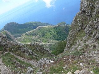 Fototapeta premium Passeggiata e Trekking all'aria aperta sul Monte Faito in Costiera Sorrentina
