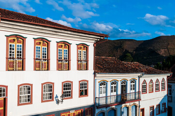 Obraz premium ancient, antique, architecture, art, baroque, brazilian, building, cityscape, colonial, colorful, cultural, culture, destination, downhill, facade, facade building, heritage, heritage building,
