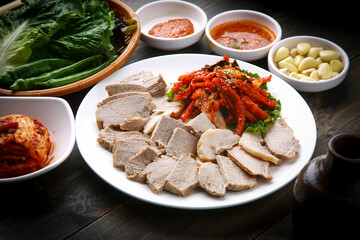Slices of boiled pork, a traditional Korean food 한국의 전통음식인 돼지고기 수육