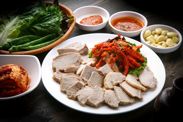 Slices of boiled pork, a traditional Korean food 한국의 전통음식인 돼지고기 수육