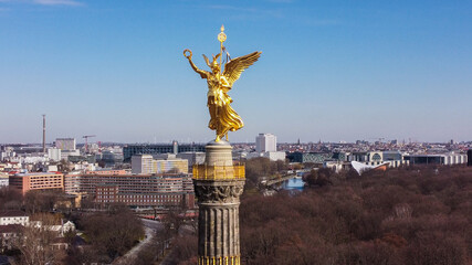 Obraz premium Famous Berlin Victory Column in the city center called Siegessaeule - urban photography